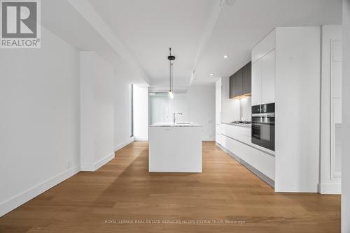 310 - 1414 Bayview Avenue, Toronto, ON - Indoor Photo Showing Kitchen