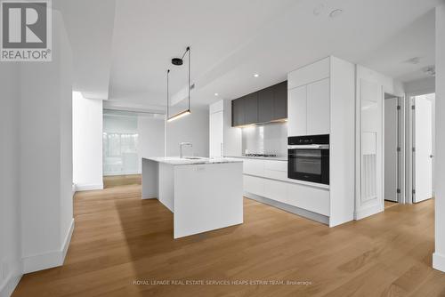 310 - 1414 Bayview Avenue, Toronto, ON - Indoor Photo Showing Kitchen