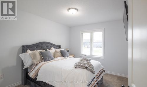 14 Henry Ball Court, Oro-Medonte, ON - Indoor Photo Showing Bedroom