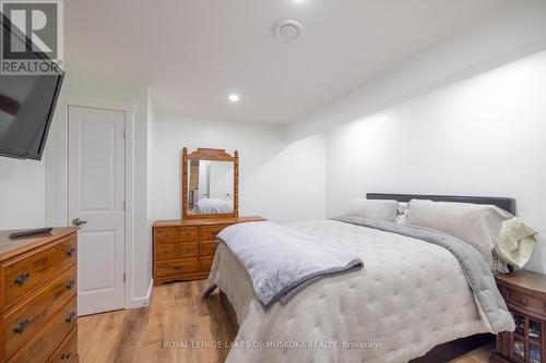 14 Henry Ball Court, Oro-Medonte, ON - Indoor Photo Showing Bedroom