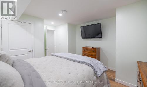 14 Henry Ball Court, Oro-Medonte, ON - Indoor Photo Showing Bedroom