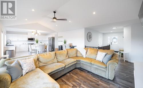 14 Henry Ball Court, Oro-Medonte, ON - Indoor Photo Showing Living Room