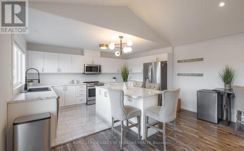 14 Henry Ball Court, Oro-Medonte, ON - Indoor Photo Showing Kitchen