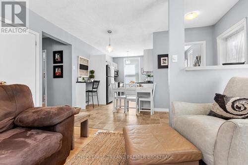 1284 Springbank Avenue, London, ON - Indoor Photo Showing Living Room