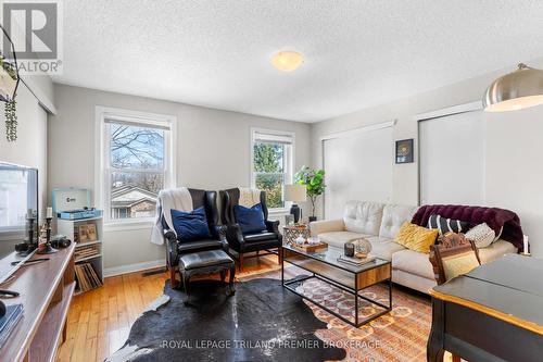 1284 Springbank Avenue, London, ON - Indoor Photo Showing Living Room