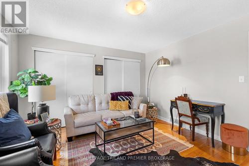 1284 Springbank Avenue, London, ON - Indoor Photo Showing Living Room