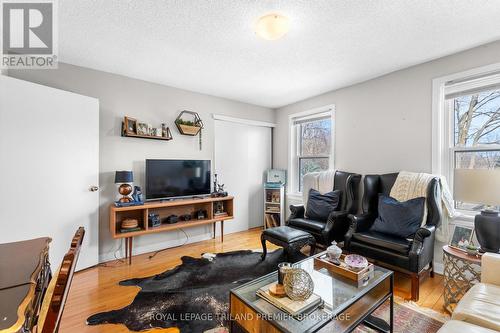 1284 Springbank Avenue, London, ON - Indoor Photo Showing Living Room