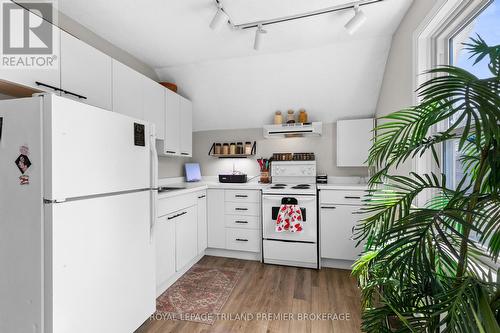 1284 Springbank Avenue, London, ON - Indoor Photo Showing Kitchen