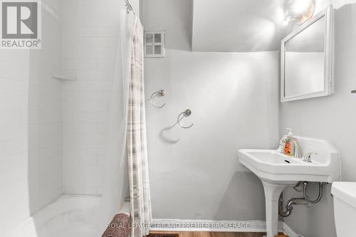 1284 Springbank Avenue, London, ON - Indoor Photo Showing Bathroom