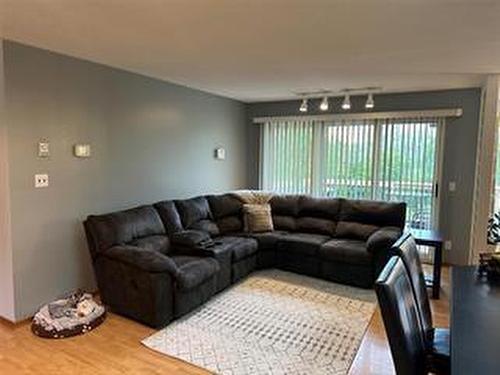 245 Swan River Drive, Swan River, MB - Indoor Photo Showing Living Room