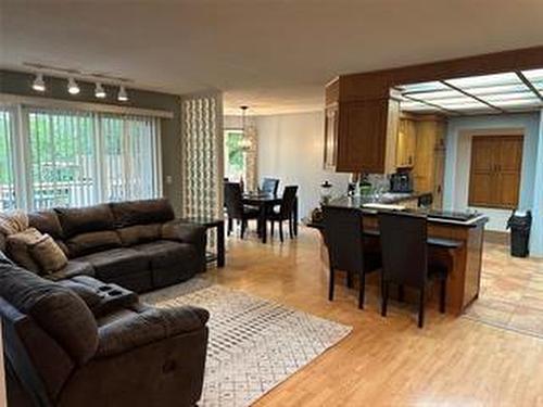 245 Swan River Drive, Swan River, MB - Indoor Photo Showing Living Room