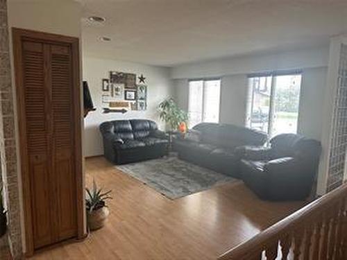 245 Swan River Drive, Swan River, MB - Indoor Photo Showing Living Room