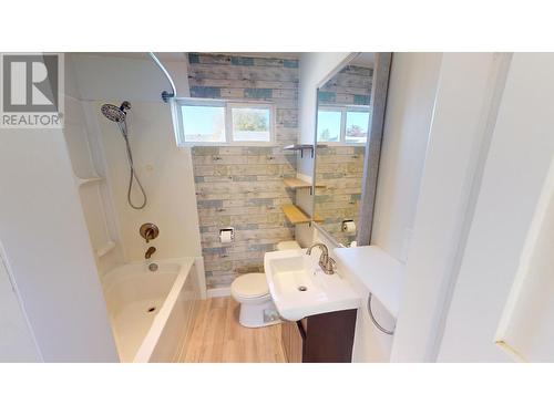 311 7Th  S Avenue, Cranbrook, BC - Indoor Photo Showing Bathroom