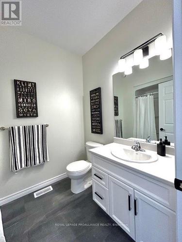 44 Riverstone Way, Belleville, ON - Indoor Photo Showing Bathroom