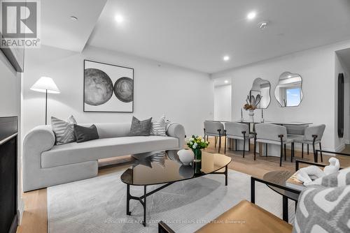 801 - 285 Avenue Road, Toronto, ON - Indoor Photo Showing Living Room