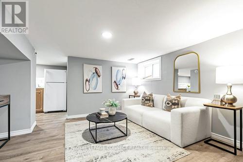 258 Nassau Street, Oshawa, ON - Indoor Photo Showing Living Room