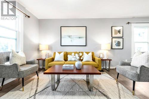 258 Nassau Street, Oshawa, ON - Indoor Photo Showing Living Room