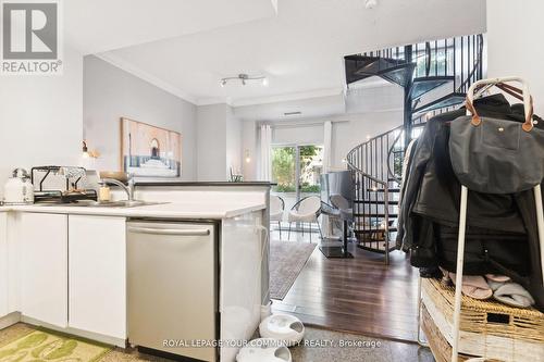 101 - 800 Spadina Road, Toronto, ON - Indoor Photo Showing Kitchen