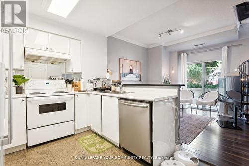 101 - 800 Spadina Road, Toronto, ON - Indoor Photo Showing Kitchen