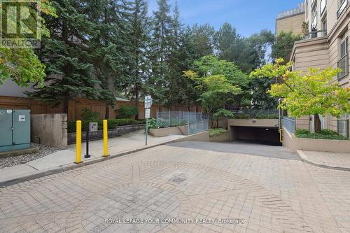 101 - 800 Spadina Road, Toronto, ON - Outdoor