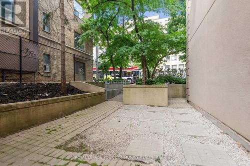 101 - 800 Spadina Road, Toronto, ON - Outdoor