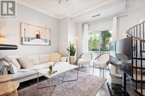 101 - 800 Spadina Road, Toronto, ON - Indoor Photo Showing Living Room