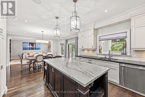 6 Magistrale Court, Richmond Hill, ON - Indoor Photo Showing Kitchen With Double Sink With Upgraded Kitchen