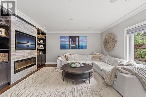 6 Magistrale Court, Richmond Hill, ON - Indoor Photo Showing Living Room With Fireplace