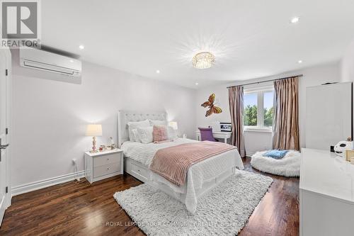 6 Magistrale Court, Richmond Hill, ON - Indoor Photo Showing Bedroom