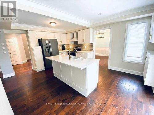 22 Doyle Drive, Barrie, ON - Indoor Photo Showing Kitchen