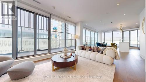 5502 - 50 Charles Street E, Toronto, ON - Indoor Photo Showing Living Room