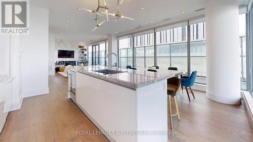 5502 - 50 Charles Street E, Toronto, ON - Indoor Photo Showing Kitchen With Upgraded Kitchen