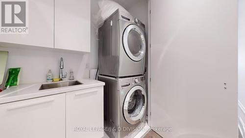 5502 - 50 Charles Street E, Toronto, ON - Indoor Photo Showing Laundry Room