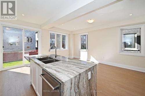 15 Schmeltzer Crescent, Richmond Hill, ON - Indoor Photo Showing Kitchen With Double Sink