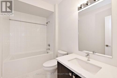 15 Schmeltzer Crescent, Richmond Hill, ON - Indoor Photo Showing Bathroom