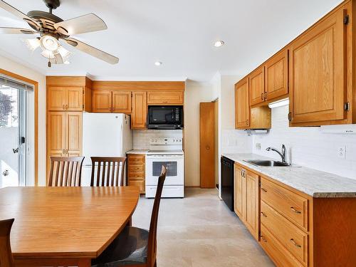 Cuisine - 10462  - 10464 Rue Chambord, Montréal (Ahuntsic-Cartierville), QC - Indoor Photo Showing Kitchen