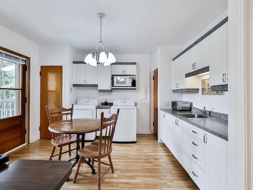 Cuisine - 10462  - 10464 Rue Chambord, Montréal (Ahuntsic-Cartierville), QC - Indoor Photo Showing Kitchen