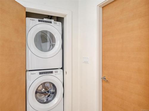 1601-989 Johnson St, Victoria, BC - Indoor Photo Showing Laundry Room