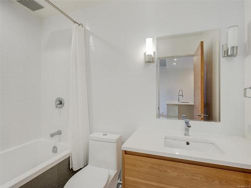 1601-989 Johnson St, Victoria, BC - Indoor Photo Showing Bathroom