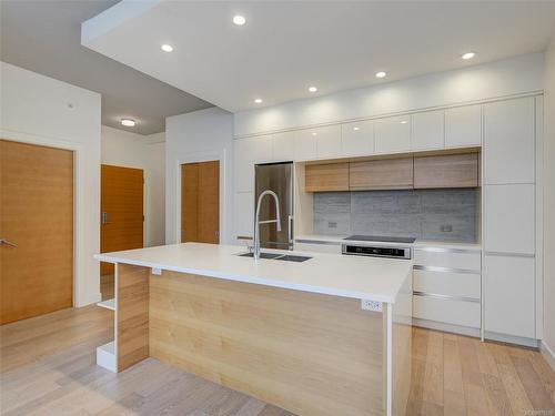 1601-989 Johnson St, Victoria, BC - Indoor Photo Showing Kitchen With Double Sink With Upgraded Kitchen