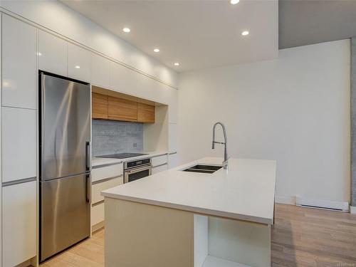 1601-989 Johnson St, Victoria, BC - Indoor Photo Showing Kitchen With Double Sink With Upgraded Kitchen