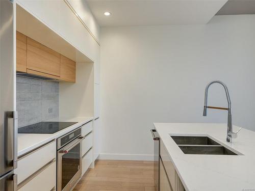 1601-989 Johnson St, Victoria, BC - Indoor Photo Showing Kitchen With Double Sink