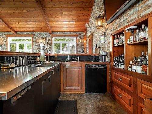 Bar - 125 Rue Crépin, Salaberry-De-Valleyfield, QC - Indoor Photo Showing Kitchen With Double Sink