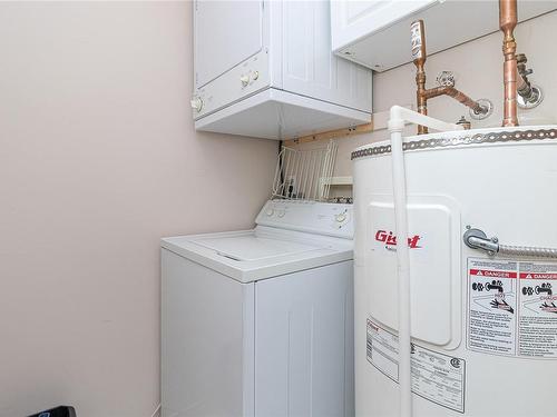 201-321 Mckinstry Rd, Duncan, BC - Indoor Photo Showing Laundry Room