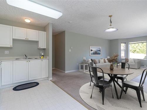 201-321 Mckinstry Rd, Duncan, BC - Indoor Photo Showing Dining Room