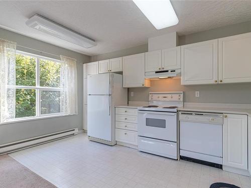 201-321 Mckinstry Rd, Duncan, BC - Indoor Photo Showing Kitchen