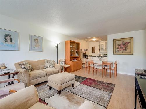 110-2100 Granite St, Oak Bay, BC - Indoor Photo Showing Living Room