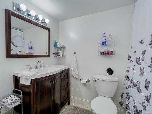 110-2100 Granite St, Oak Bay, BC - Indoor Photo Showing Bathroom