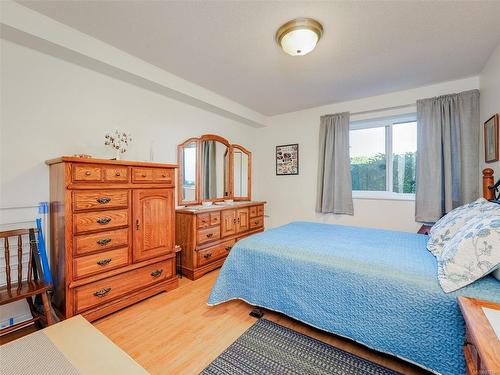 110-2100 Granite St, Oak Bay, BC - Indoor Photo Showing Bedroom