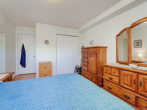 110-2100 Granite St, Oak Bay, BC - Indoor Photo Showing Bedroom